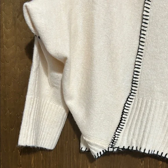 BKE Buckle NWOT Cream Asymmetric Stitch-Trim Sweater large - Picture 8 of 11
